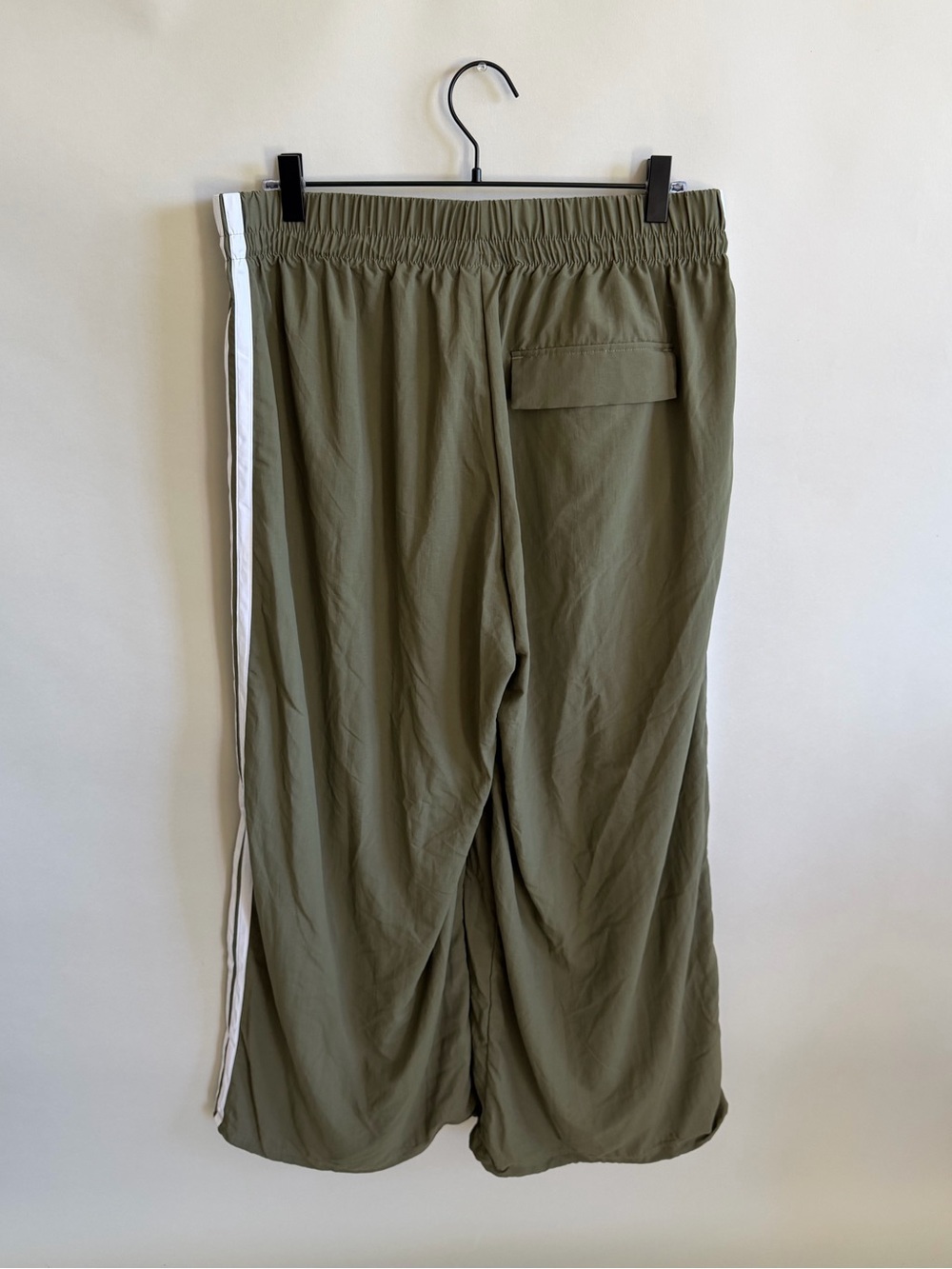 ADIDAS Essentials 3-Stripes Lifestyle Woven Parachute Pants Olive Strata - Picture 6 of 12